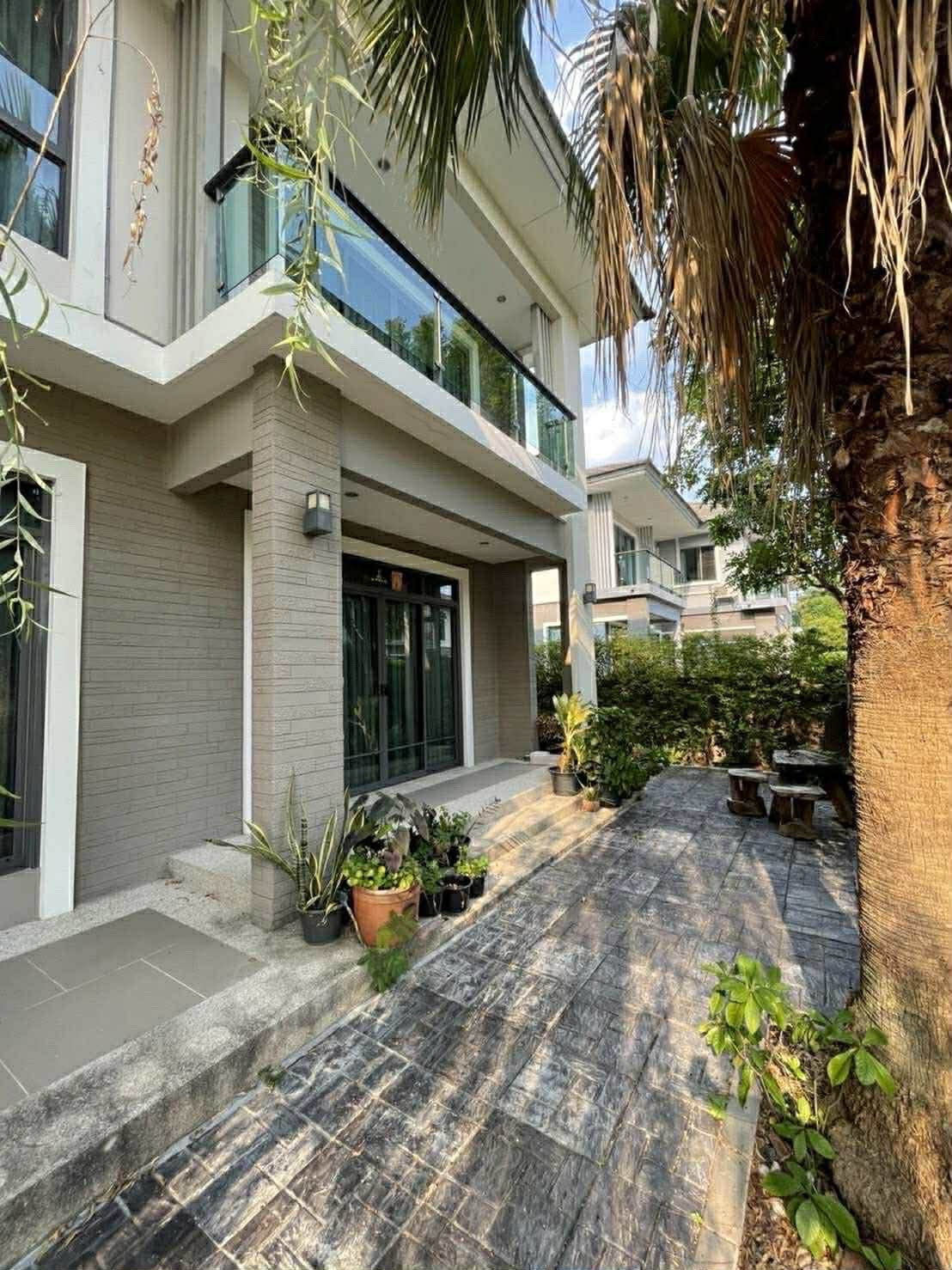 For rent, luxury house for sale in Phatthanakan area, convenient travel, near Thonglor. For rent, luxury house for sale in Phatthanakan area, convenient travel, near Thonglor.