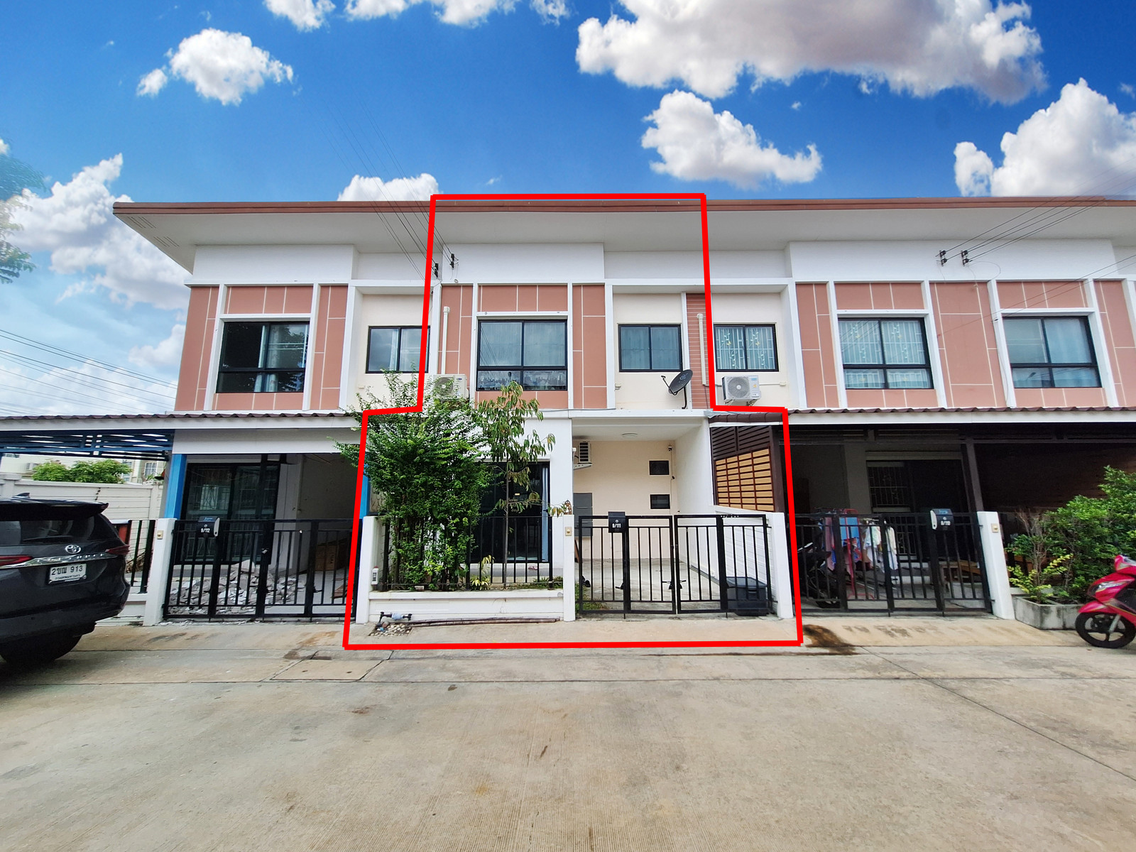 Urgent sale! Townhome J Town Exclusive Rangsit-Khlong 1 near the Red Line BTS. Full function, 4 bedrooms