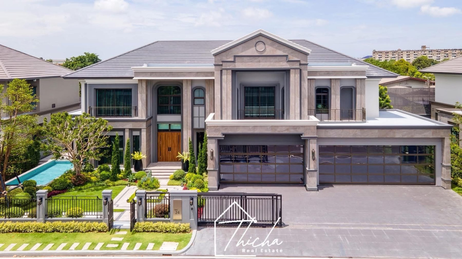 Luxurious home, fully decorated to the level of a mansion On a prime location in Suksawat, near Sathorn and Kings College International School Bangkok. Luxurious home, fully decorated to the level of a mansion On a prime location in Suksawat, near Sathorn and Kings College International School Bangkok.