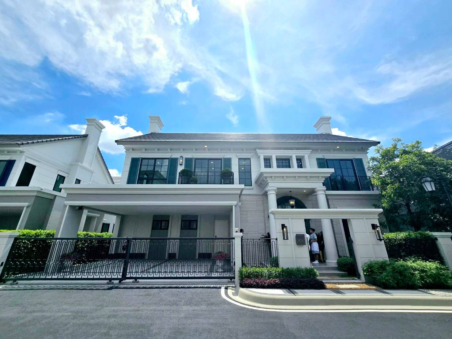 ❖ Type L330 ❖ บ้านเดี่ยว 2 ชั้น 87.50 ตร.ว., 330.00 ตร.ม. | 4 ห้องนอน, 5 ห้องน้ำ | ใกล้ Little Walk กรุงเทพกรีฑา 6 นาที, มาร์เก็ต เพลส กรุงเทพกรีฑา 9 นาที, รร.นานาชาติไบรท์ตัน คอลเลจ 11 นาที ❖ Type L330 ❖ บ้านเดี่ยว 2 ชั้น 87.50 ตร.ว., 330.00 ตร.ม. | 4 ห้องนอน, 5 ห้องน้ำ | ใกล้ Little Walk กรุงเทพกรีฑา 6 นาที, มาร์เก็ต เพลส กรุงเทพกรีฑา 9 นาที, รร.นานาชาติไบรท์ตัน คอลเลจ 11 นาที