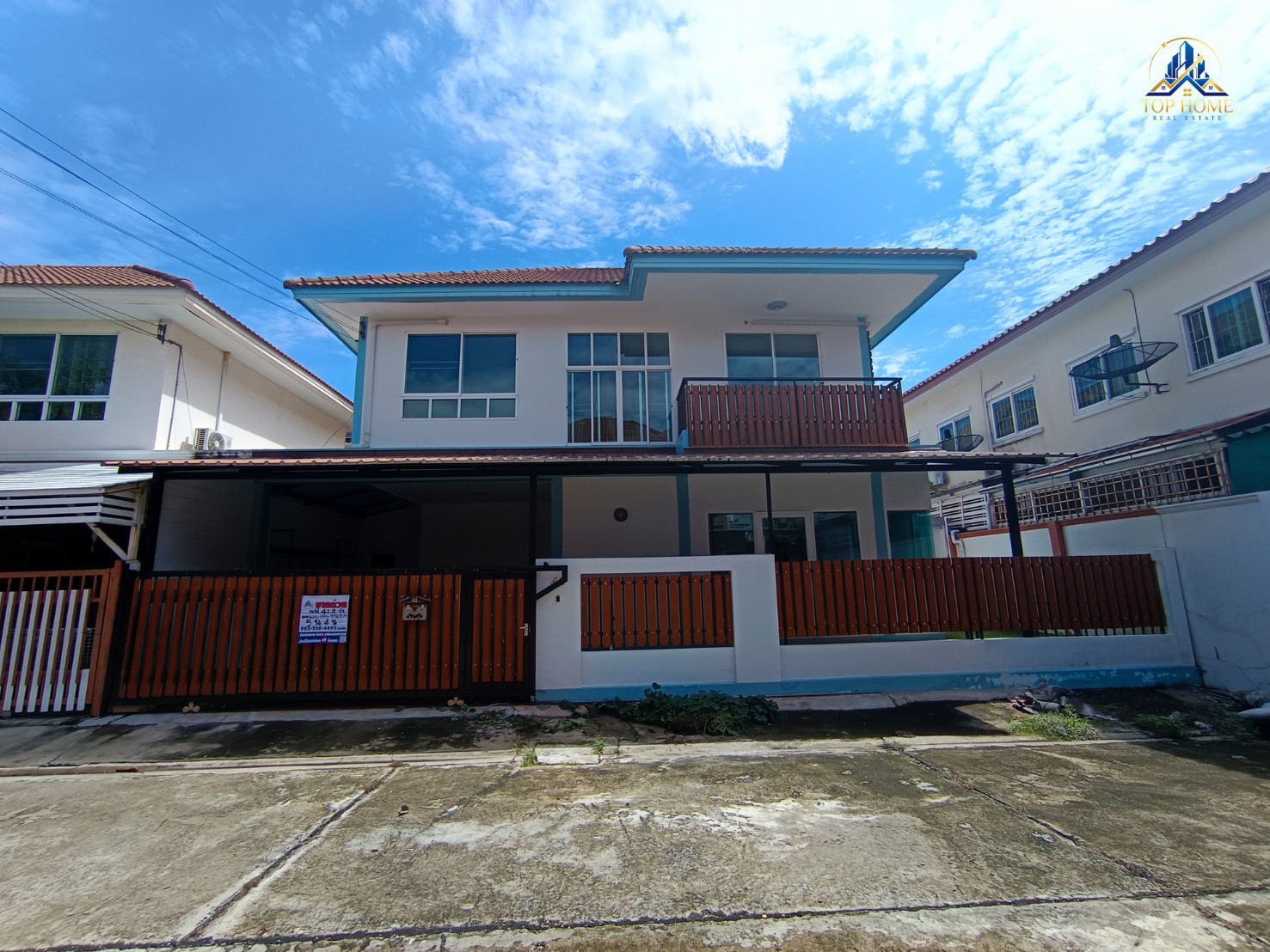 🏠 Urgent sale! 2-storey semi-detached house, detached house style, on the edge of the house, can park several cars. 📍Arunwan Village 4, Liap Khlong Song Road 🏠 Urgent sale! 2-storey semi-detached house, detached house style, on the edge of the house, can park several cars. 📍Arunwan Village 4, Liap Khlong Song Road