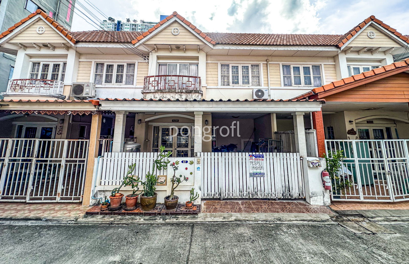 ทาวน์เฮ้าส์ หมู่บ้านเปี่ยมสุข รัตนาธิเบศร์ 34 , ซอย 1 ติดถนนเมน ใกล้ MRT สะพานพระนั่งเกล้า 3 นอน 19.6 ตร.ว.