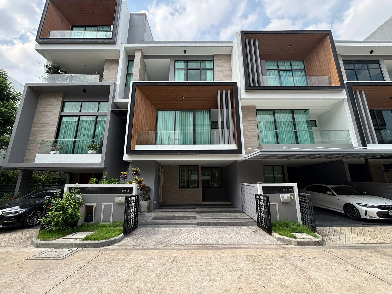 ให้เช่า เนอวาน่า ดีฟายน์ ศรีนครินทร์-พระราม 9 ให้เช่า เนอวาน่า ดีฟายน์ ศรีนครินทร์-พระราม 9