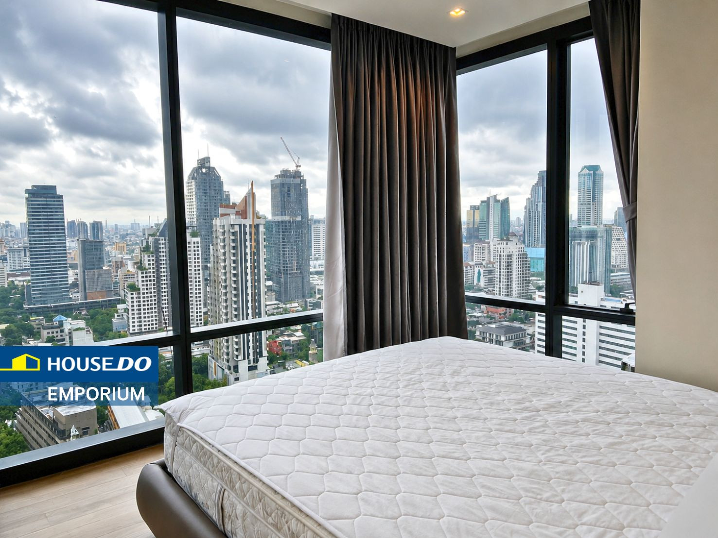 🔥 For Sale: Ashton Silom 🚆 Luxury Condominium Near BTS Chong Nonsi