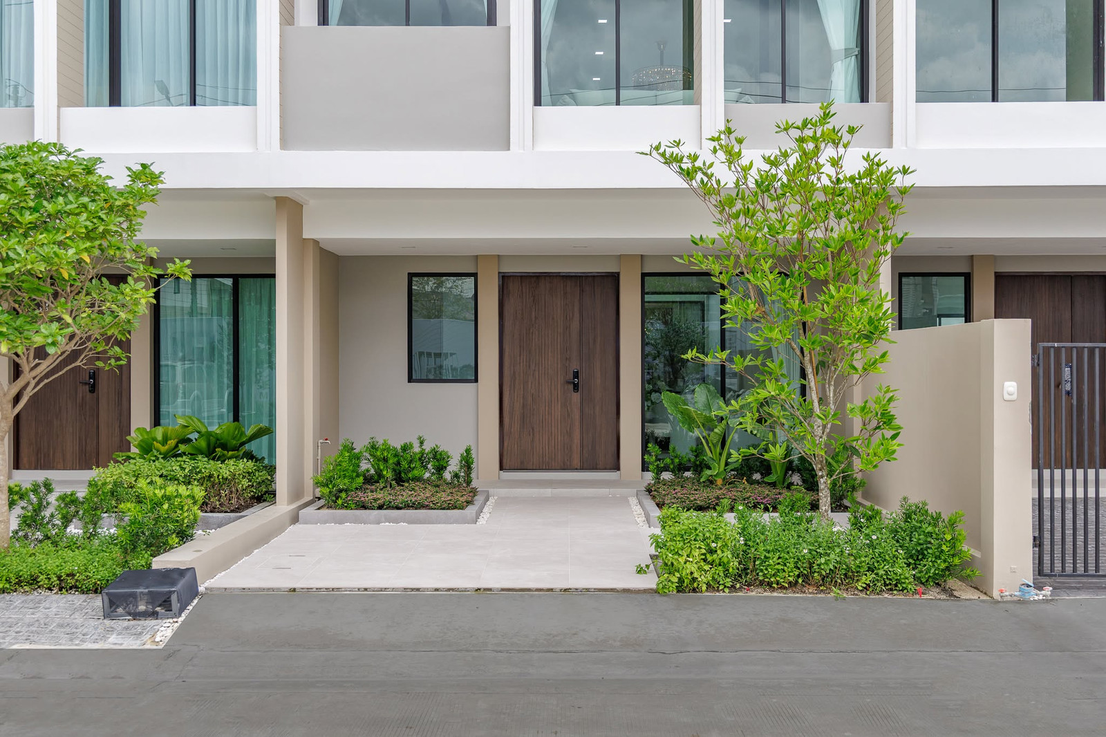 ขาย ทาวน์โฮมหรู 3.5 ชั้น ใกล้เมือง พร้อมอยู่  The Blisz ICONIC Sathon – Charan 35 – รูปที่ 2