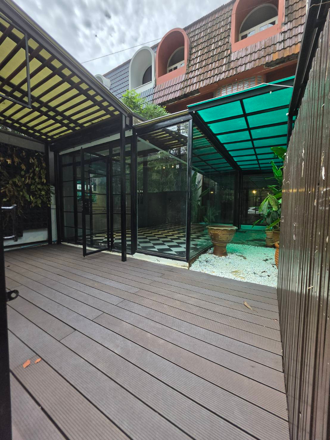 Townhouse for rent, corner unit, Sathorn Soi 7 area, in the heart of the business district. Suitable for a home office / cafe / workshop / studio or residence near Bangkok City Tower / Sathon City Tower / Asia Tower / The Met Condomenium near BTS Chong No – รูปที่ 2