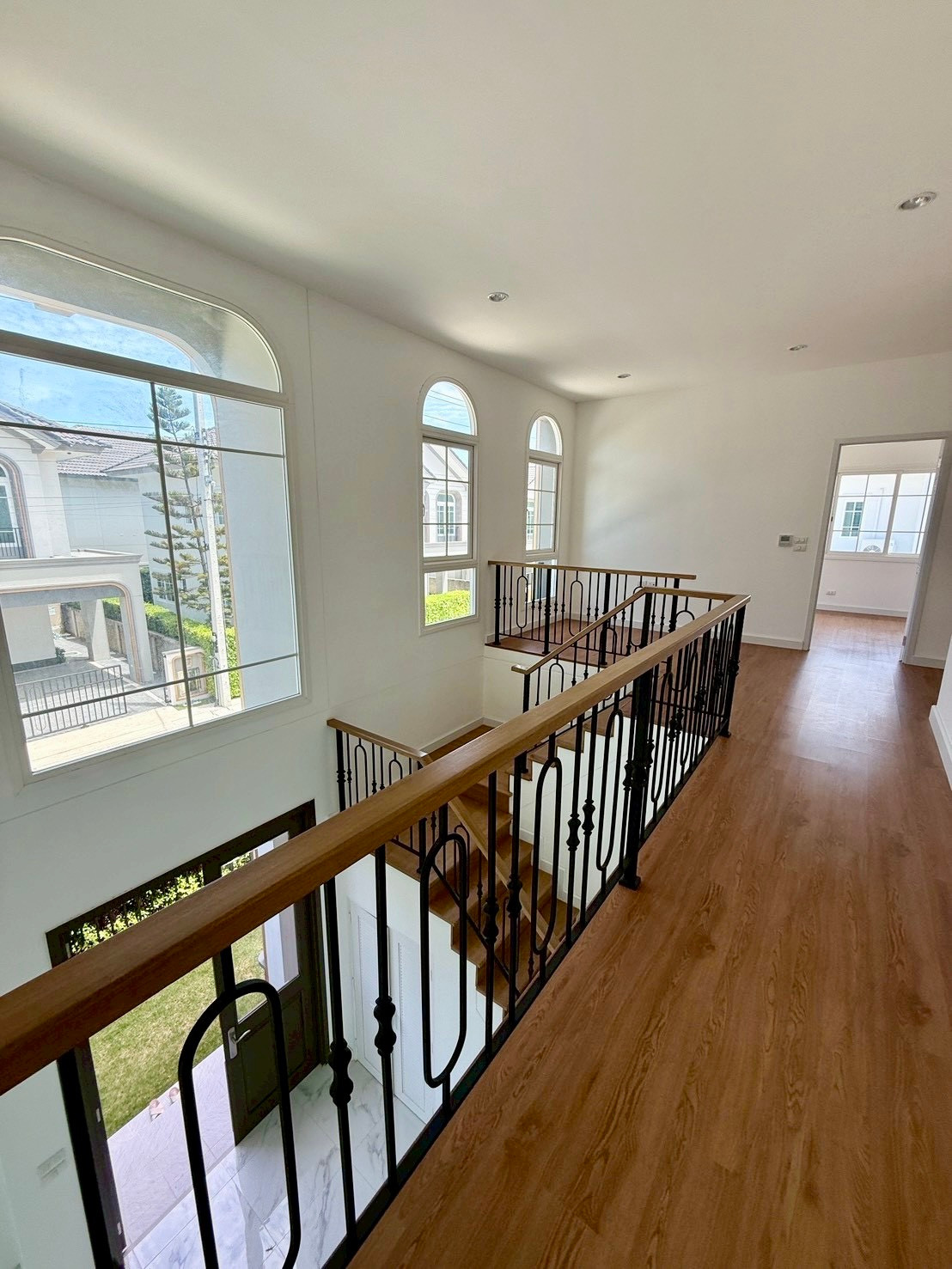 บ้านหรูหลังใหญ่ 4 ห้องนอน 5 ห้องน้ำ 4 จอดรถ Double Volume Folyer  ตำแหน่งแปลงมุม  ใกล้ Clubhouse   – รูปที่ 4