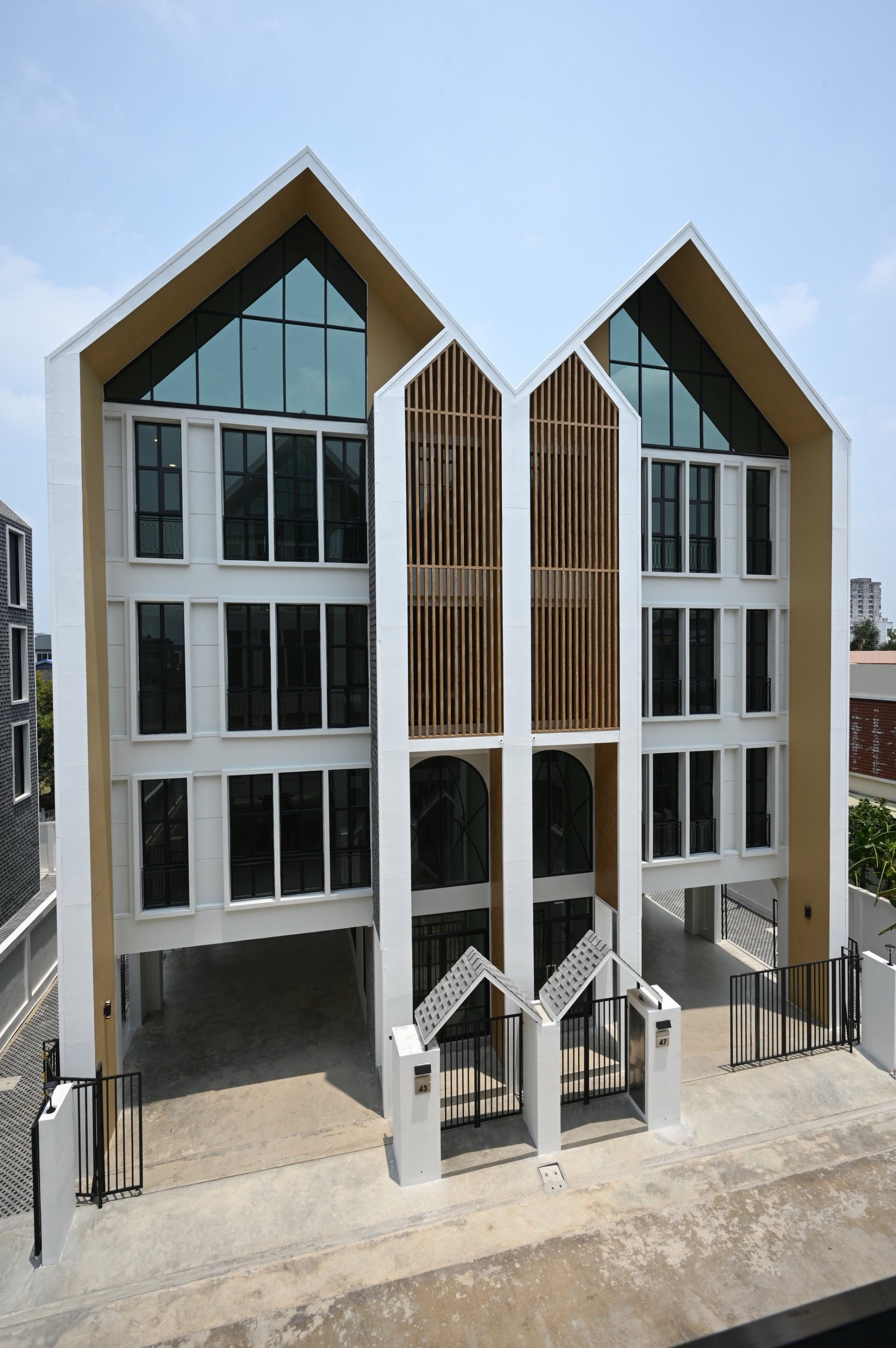 Office for Rent – 3-Story Building 📍 Hua Mak – Ramkhamhaeng 44