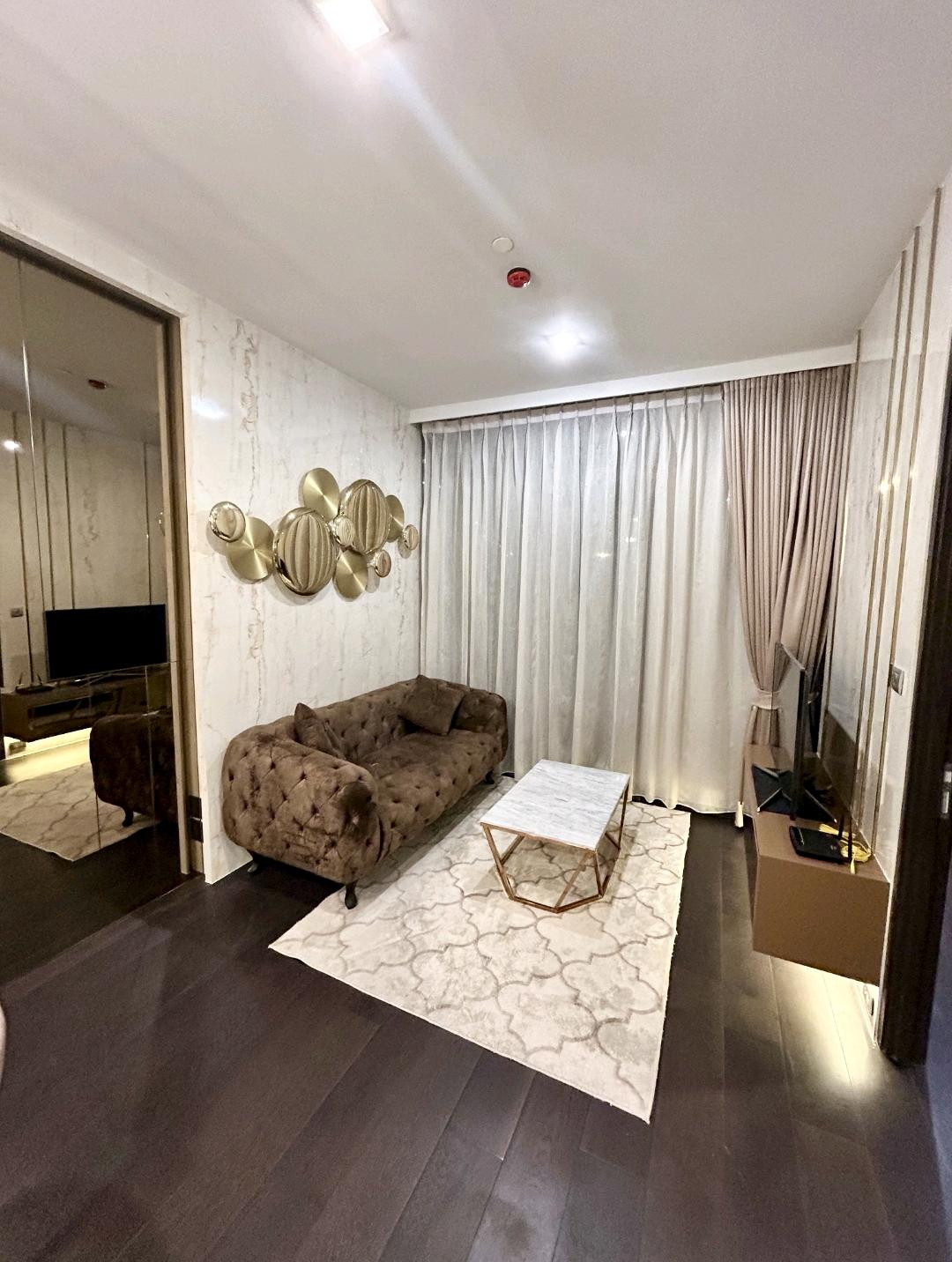 LAVIQ Thonglor with tenants