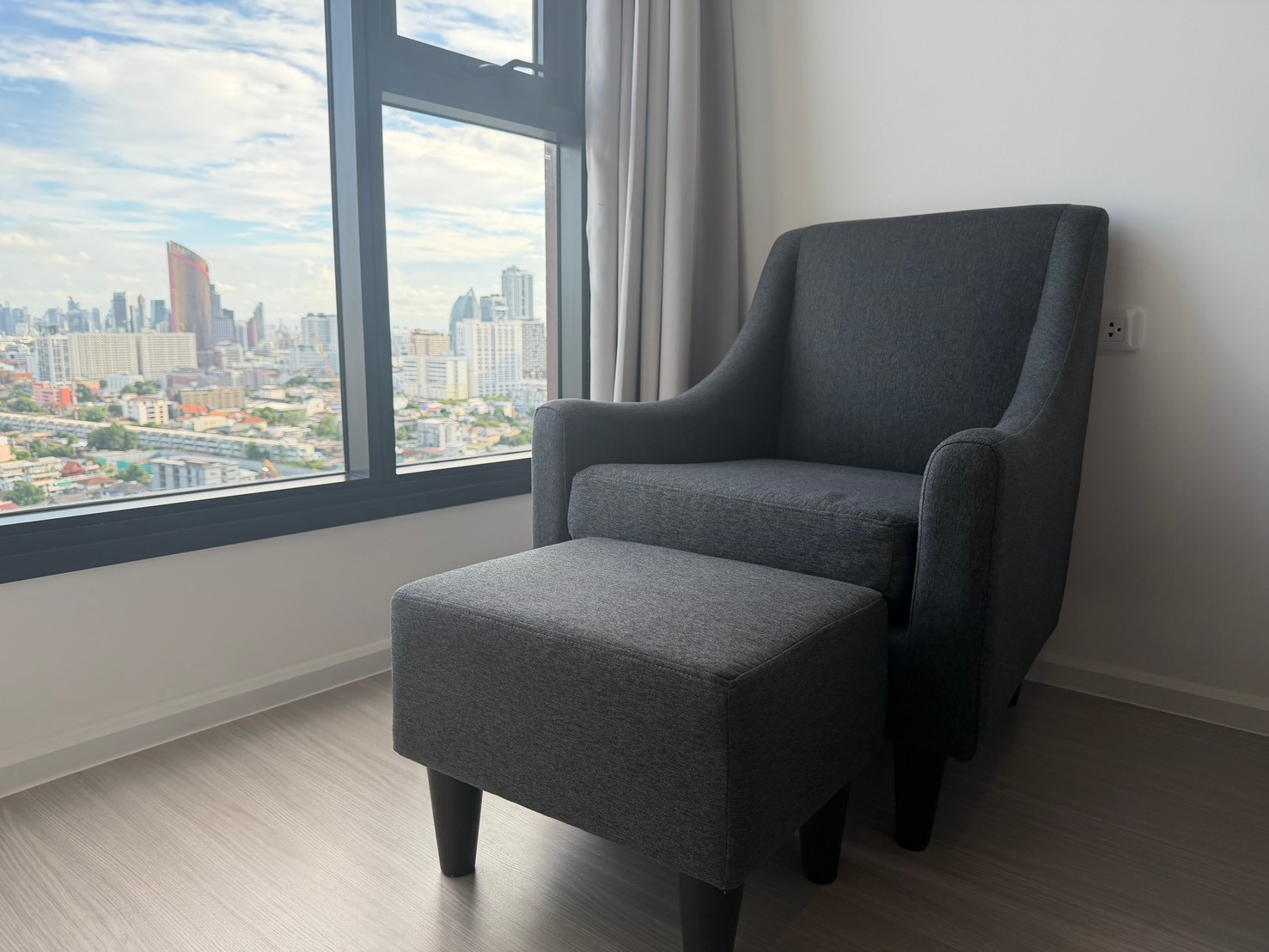 ให้เช่า Denim จตุจักร แบบ Studio 22 ตรม. Fully furnished พร้อมเข้าอยู่ ชั้นสูง วิวสวย เพียง 13,000 บาท/เดือน – รูปที่ 4