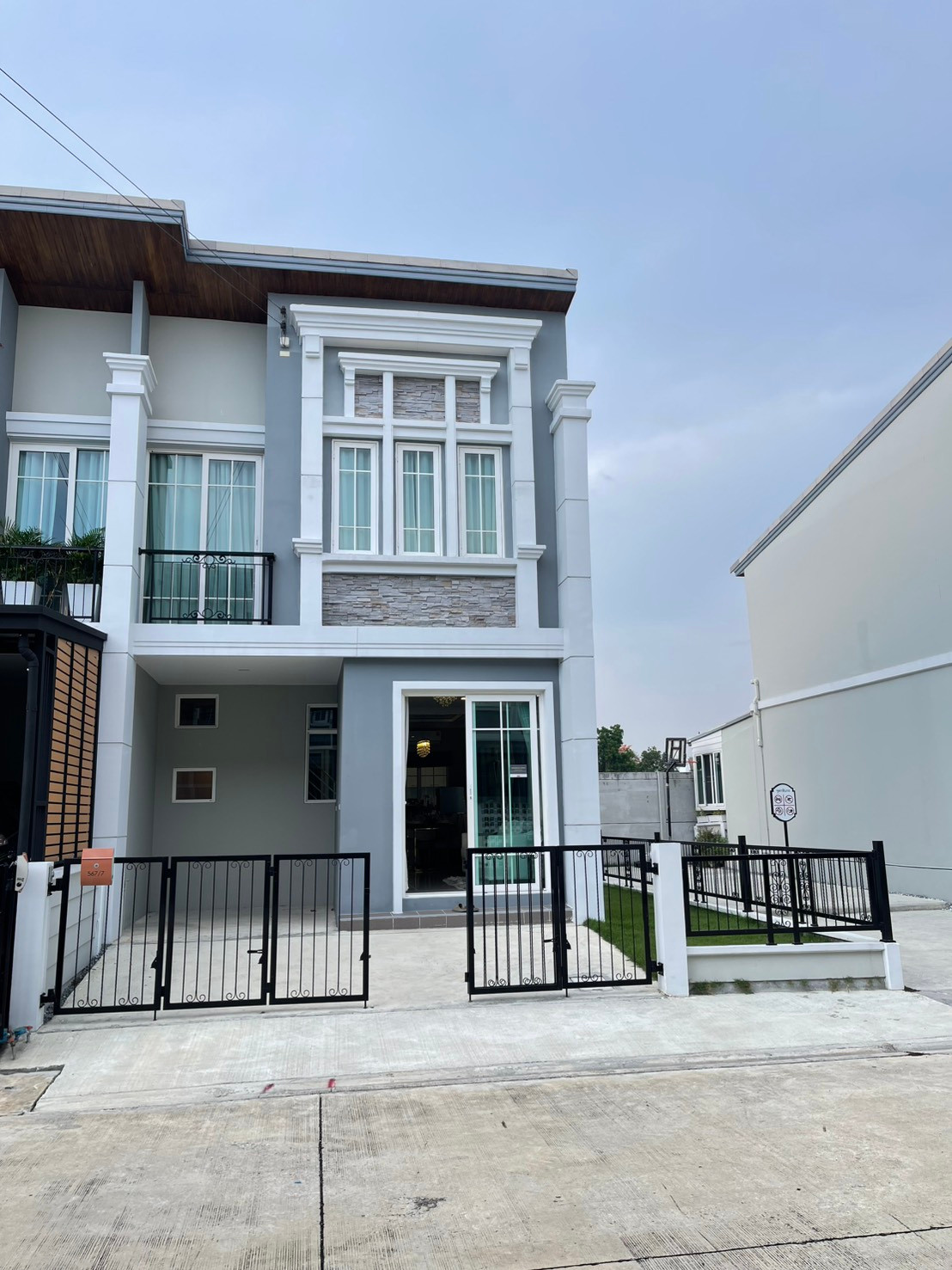   โกลเด้น ทาวน์ ศิริราช-ราชพฤกษ์ พร้อมอยู่ตกแต่ง Built in ทั้งหลัง ราคาพิเศษ