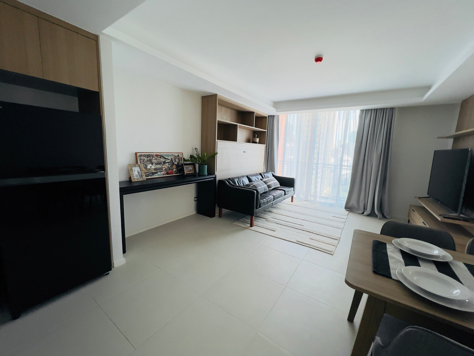 For rent and sale circle sukhumvit 31, location in the heart of the city.