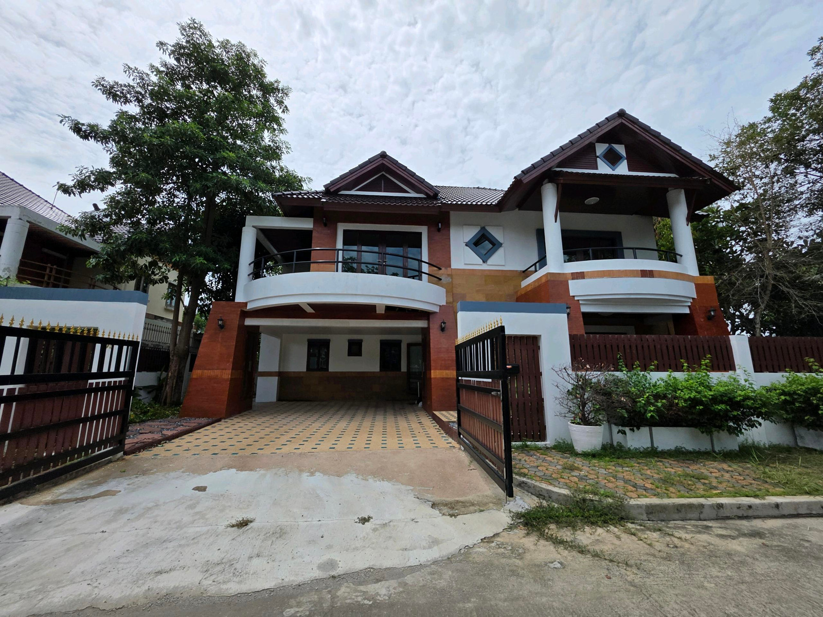 Single house for sale, Phuengchai Village, Hathairat 33/1, large house, 89 sq m, near Chatuchot Expressway. Single house for sale, Phuengchai Village, Hathairat 33/1, large house, 89 sq m, near Chatuchot Expressway.