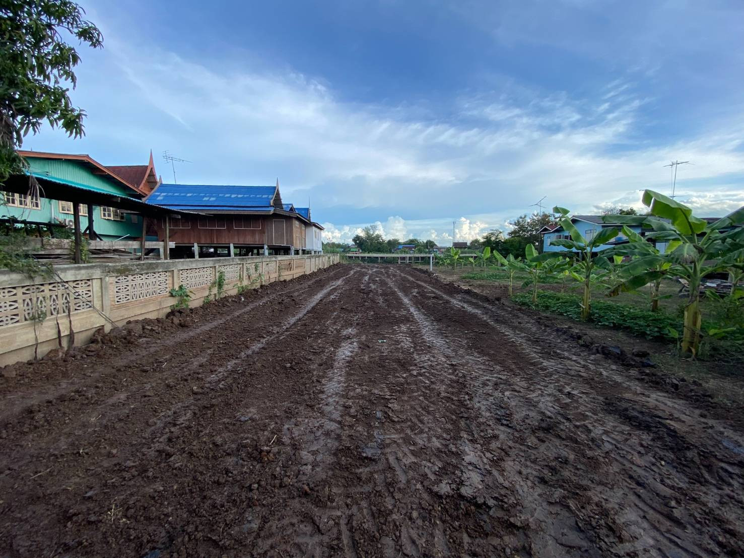 The  is selling it himself! Land along the Chao Phraya River, heavily reduced to 1.1 million, very good price, cant find it anymore.  175 words are written in the book. If you dont want to go home, you cant go wrong! – รูปที่ 2