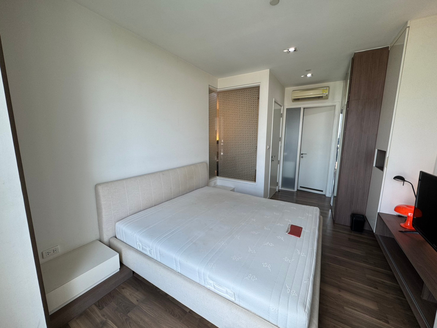 Urgent for rent!! Near BTS Punnawithi, ready to move in on 18 June 2026 / reserve first, get first served✨The Room Sukhumvit 62
