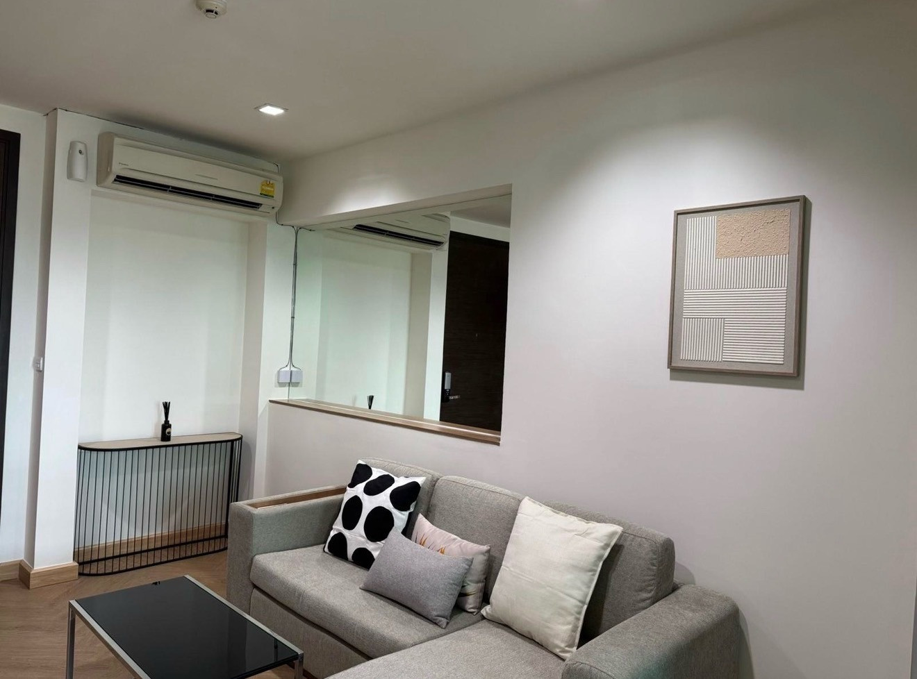 ❤️ขาย Rhythm Phahol Ari พร้อมผู้เช่า  
45 sqm   ราคาขาย 5.5 ล้านบาท ค่าโอนคนละครึ่ง  ห้อง renovate ใหม่ ปูพื้นใหม่  ขายรวมเเถมเฟอร์นิเจอร์  จร้า   
(สัญญาคนเช่าครบ  Aug 2027 ) 
สนใจ  line @900cqqhk tel 0859114585.  – รูปที่ 2