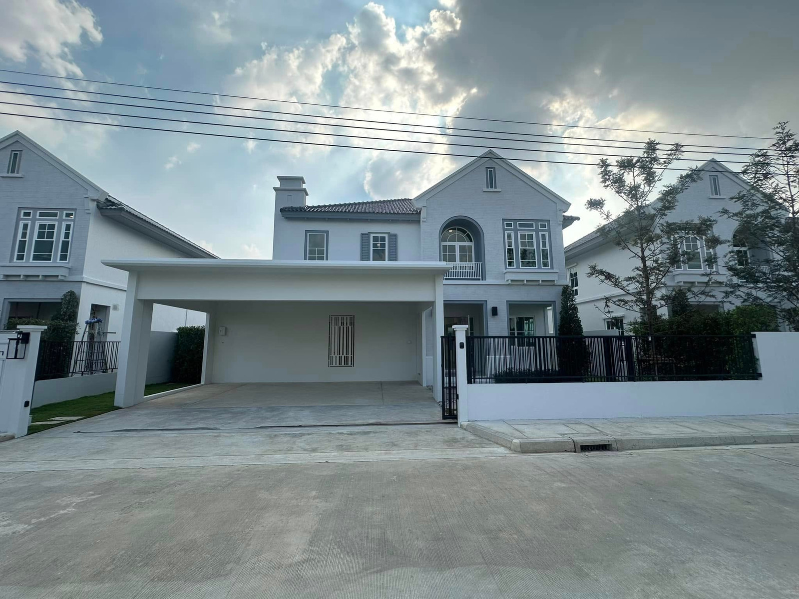 ปล่อยเช่าและขาย บ้านเดี่ยวแต่งครบไซส์ใหญ่ 75 ตร.ว. (4 นอน 5 น้ำ) ทำเลศักยภาพบางนา ทะลุขึ้นทางด่วนง่าย แวดล้อมด้วย รร.ราชวินิตบางแก้ว และ รพ.พริ้นซ์ สุวรรณภูมิ ปล่อยเช่าและขาย บ้านเดี่ยวแต่งครบไซส์ใหญ่ 75 ตร.ว. (4 นอน 5 น้ำ) ทำเลศักยภาพบางนา ทะลุขึ้นทางด่วนง่าย แวดล้อมด้วย รร.ราชวินิตบางแก้ว และ รพ.พริ้นซ์ สุวรรณภูมิ
