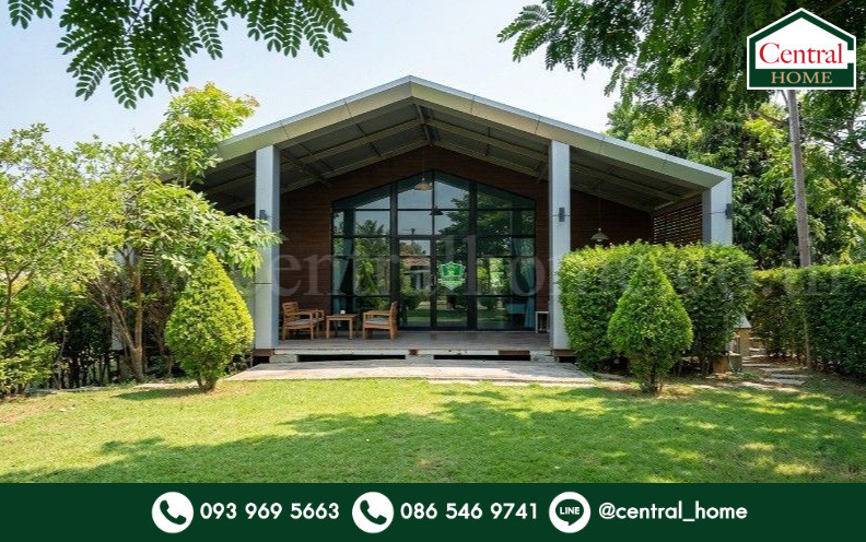 For rent, single-storey detached house, resort style. Usable area 200 sq m. Suitable for a spa, clinic, office, cafe or service business.