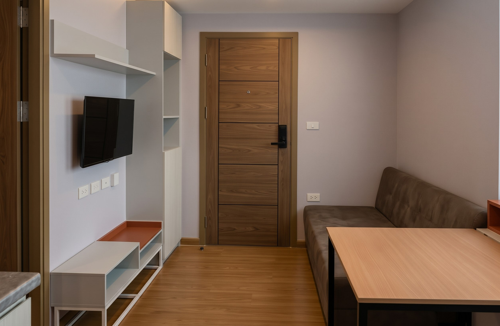 Condo for rent, ready to move in, beautiful room, near the Yellow Line, 100 m. Condo for rent, ready to move in, beautiful room, near the Yellow Line, 100 m.