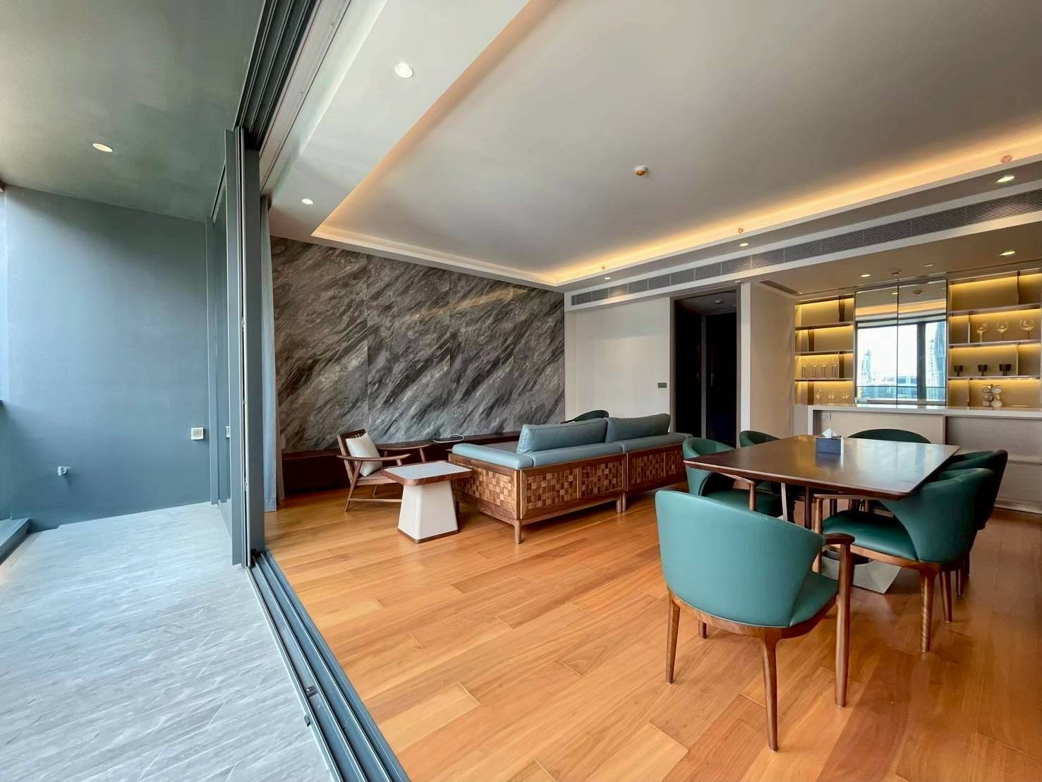● Prime Location ● ชั้น 10+ 136.13 ตร.ม. | 2 ห้องนอน ห้องน้ำ | ใกล้ BTS พร้อมพงษ์ 3 นาที, The Emquartier 3 นาที – รูปที่ 2