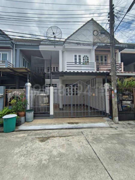 ขายทาวน์เฮ้าส์ 2 ชั้น บ้านรีโนเวทใหม่ พร้อมอยู่ ทำเลดี บดินทร์รักษา 3 ซอย 8 ท่าแร้ง เนื้อที่ 20 ตรว 3นอน 2น้ำ ขายทาวน์เฮ้าส์ 2 ชั้น บ้านรีโนเวทใหม่ พร้อมอยู่ ทำเลดี บดินทร์รักษา 3 ซอย 8 ท่าแร้ง เนื้อที่ 20 ตรว 3นอน 2น้ำ
