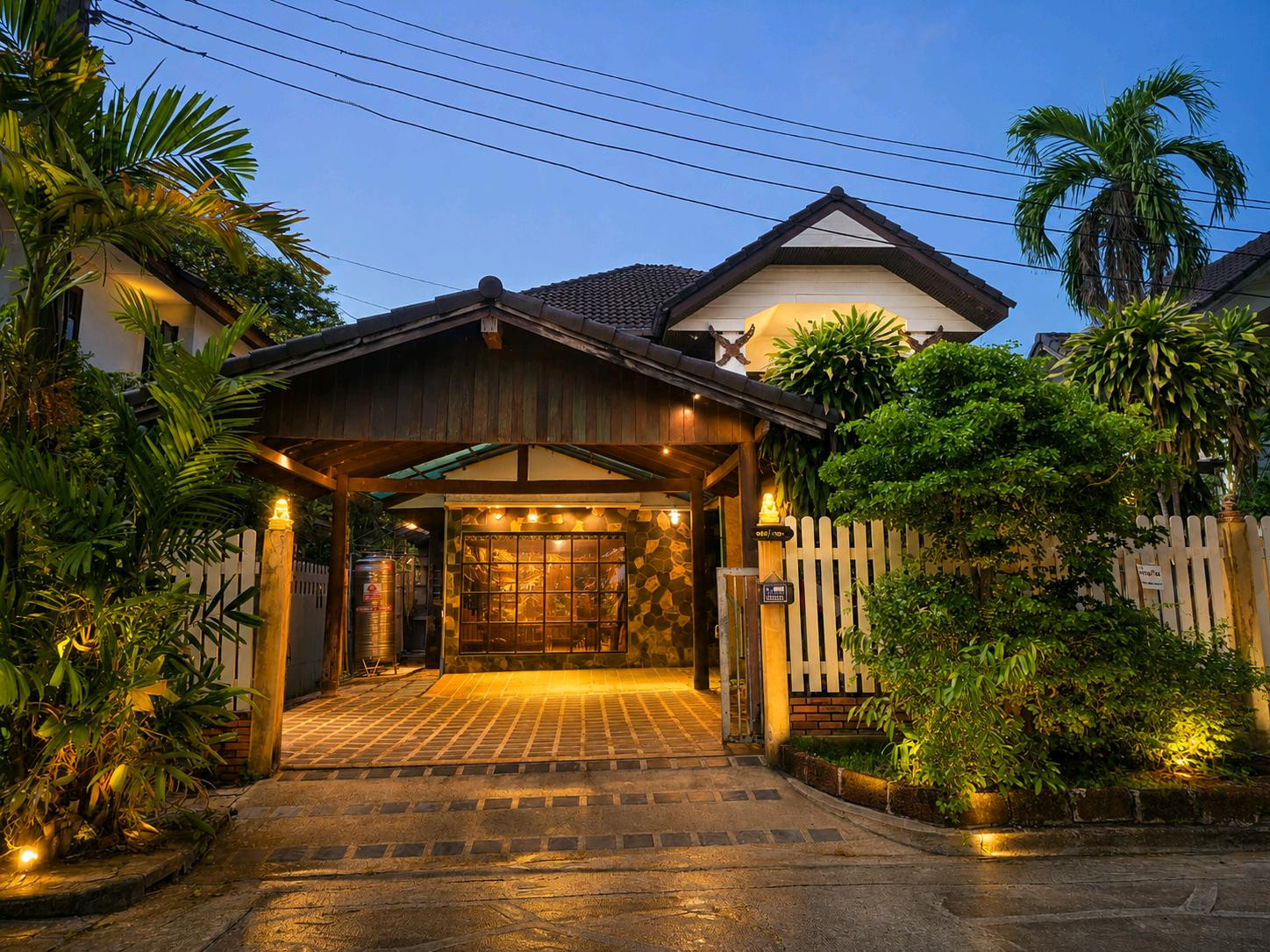 บ้านเดี่ยว2ชั้นหลังมุมติดน้ำ ม.สัมมากร มีนบุรี 54 ตร.ว. บรรยากาศรีสอร์ต ทิศใต้ลมดี ใกล้รถไฟฟ้า 2 สาย