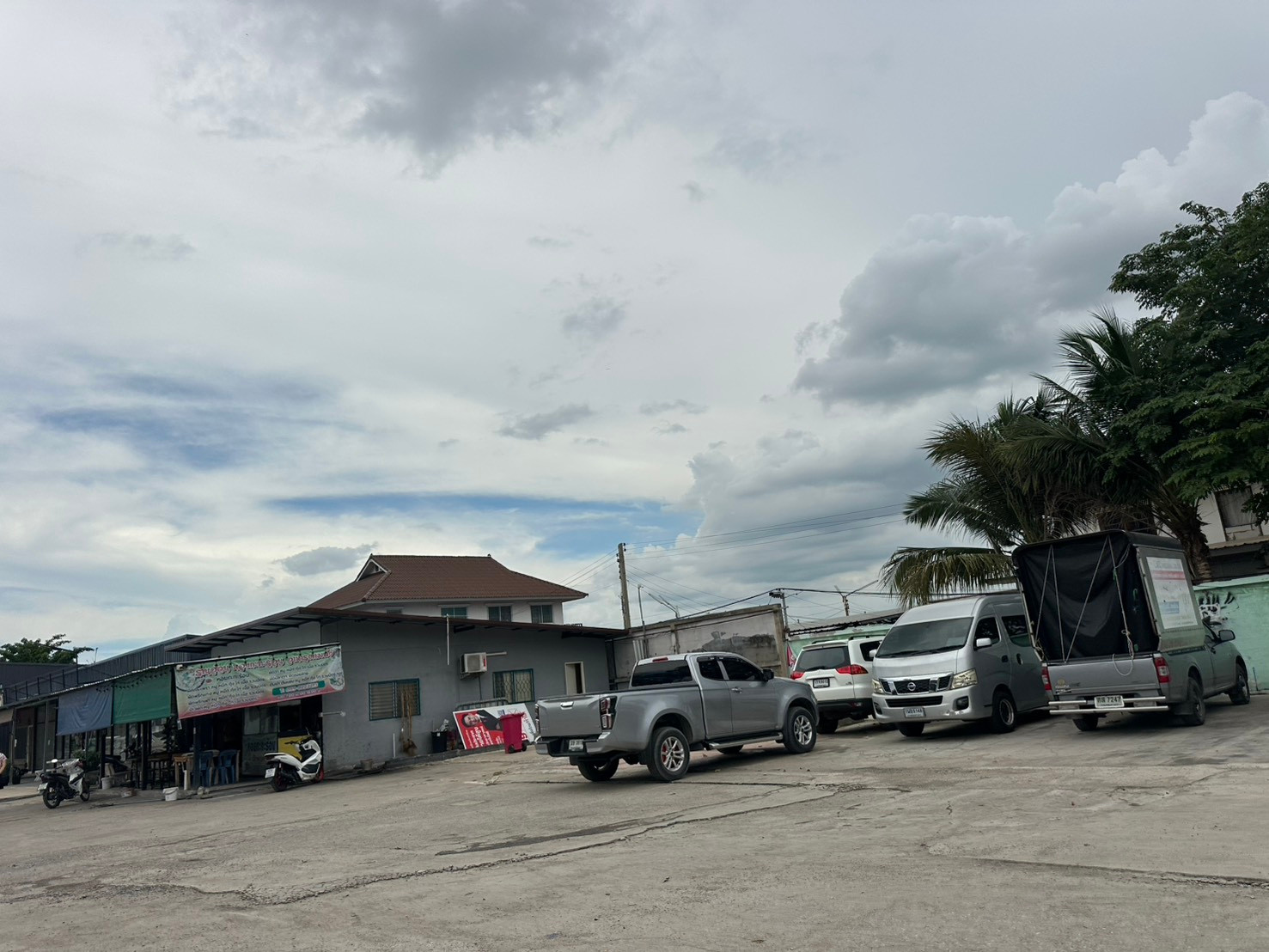 Empty land for sale, 4-0-85.4 rai, wide frontage, next to Choi Wat Lat Pla Duk Road. – รูปที่ 4