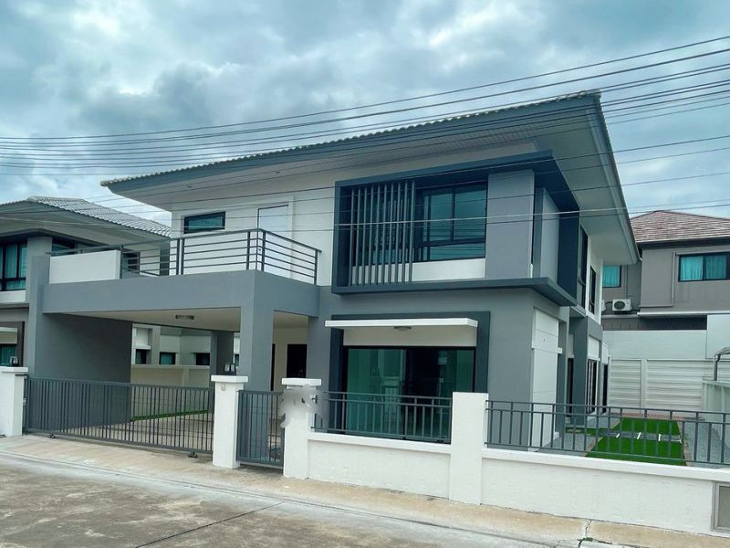 For sale/rent: The Complete Sriracha, near Thai-Japanese School and J-Park. For sale/rent: The Complete Sriracha, near Thai-Japanese School and J-Park.