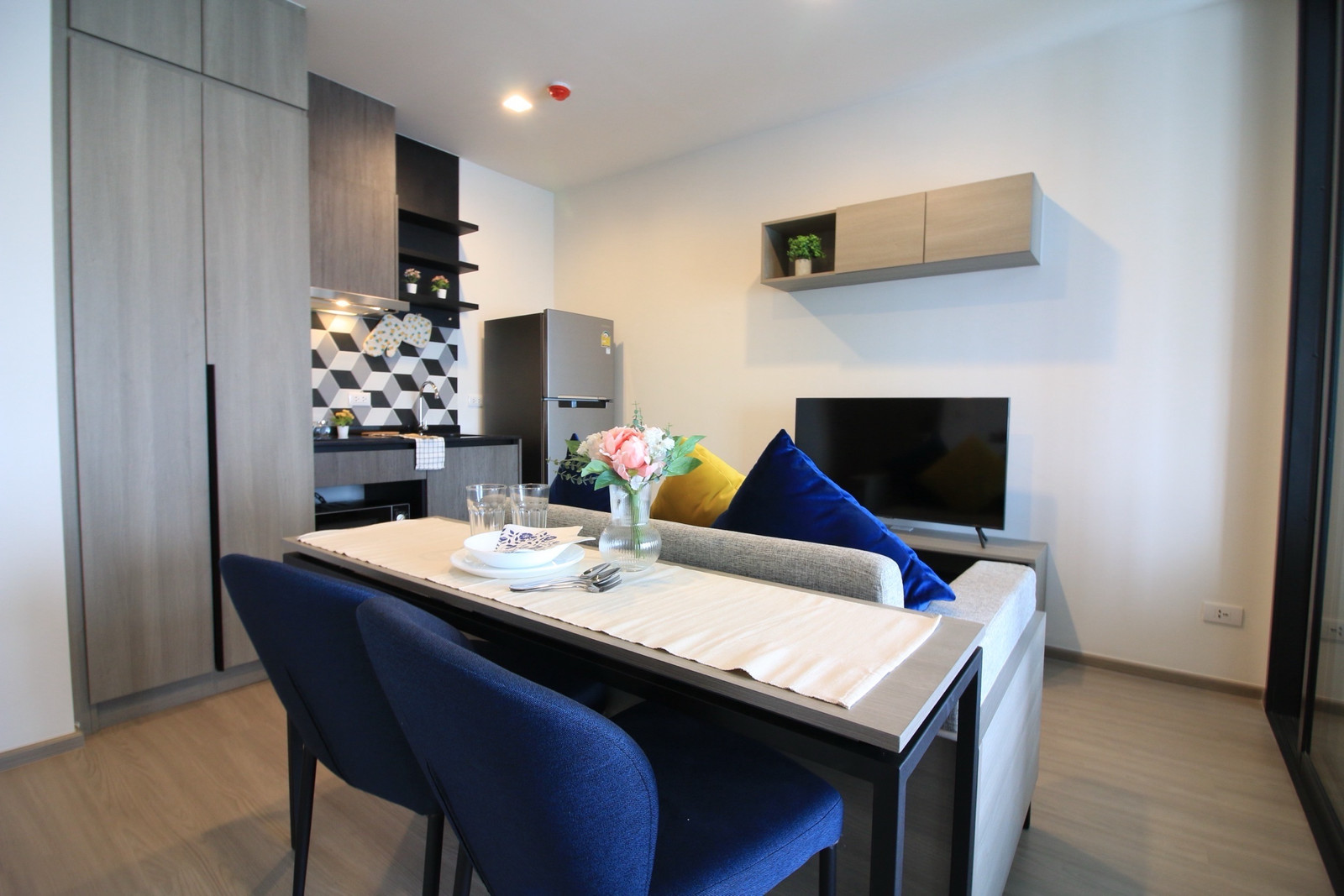 🔥 ให้เช่าคอนโด The Base เพชรบุรี–ทองหล่อ | Condo for Rent: The Base Phetchaburi–Thonglor 🔥 🚇 ใกล้ MRT เพียง 2 นาที | Only 2 minutes from MRT 🛋️ เฟอร์นิเจอร์ครบ พร้อมเข้าอยู่ | Fully furnished, ready to move in – รูปที่ 4