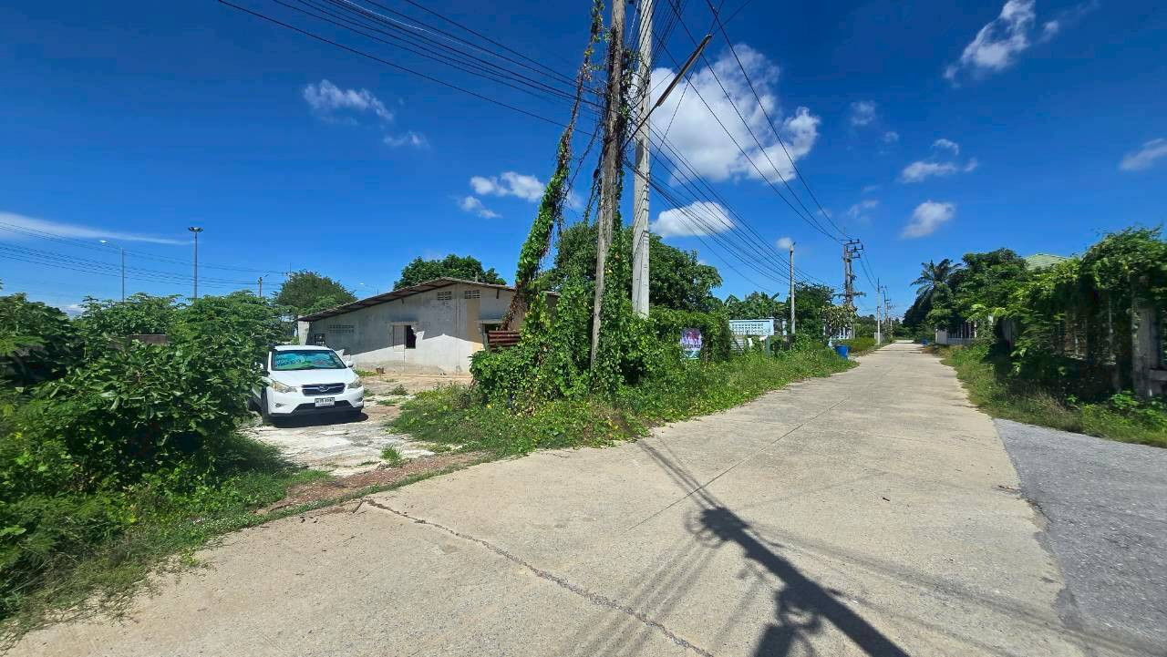 Land for sale, 266 square meters, next to M81, can enter and exit in many ways, peaceful and shady, suitable for building a house or a home office. Land for sale, 266 square meters, next to M81, can enter and exit in many ways, peaceful and shady, suitable for building a house or a home office.