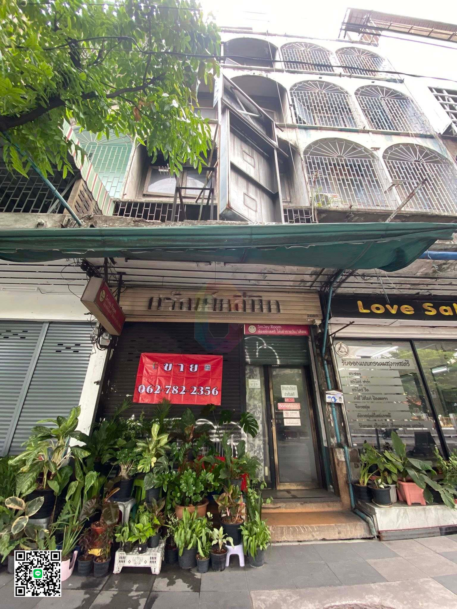 Reduce the price of commercial buildings In front of Samkhamhaeng University, 18 sq m, 4 floors, next to the main road, very good value +++++ V according to condition Reduce the price of commercial buildings In front of Samkhamhaeng University, 18 sq m, 4 floors, next to the main road, very good value +++++ V according to condition