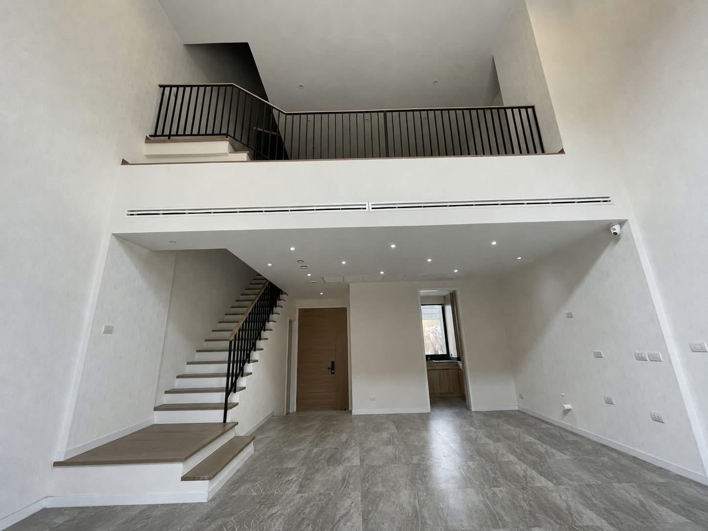 ปล่อยเช่า Luxury Townhome ทำเลรัชดา–ลาดพร้าว ใกล้ MRT รัชดาภิเษก เพียง 750 เมตร – รูปที่ 2