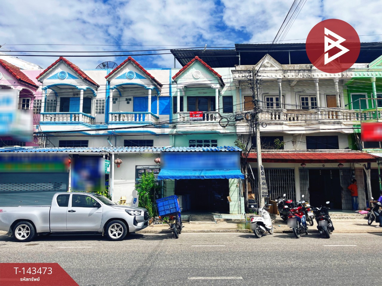 2-story townhouse for sale, area 18 sq m, Thap Than, Uthai Thani.