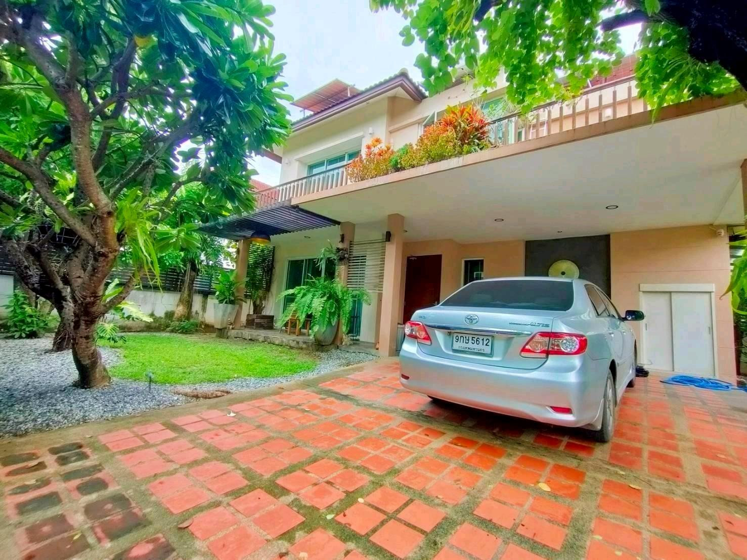 Single house for sale Villa Arcadia Srinakarin, area 70 sq m, fully furnished, ready to move in. There are solar cells to save on electricity costs, near Sri Lasalle BTS, near Mega Bangna. Single house for sale Villa Arcadia Srinakarin, area 70 sq m, fully furnished, ready to move in. There are solar cells to save on electricity costs, near Sri Lasalle BTS, near Mega Bangna.