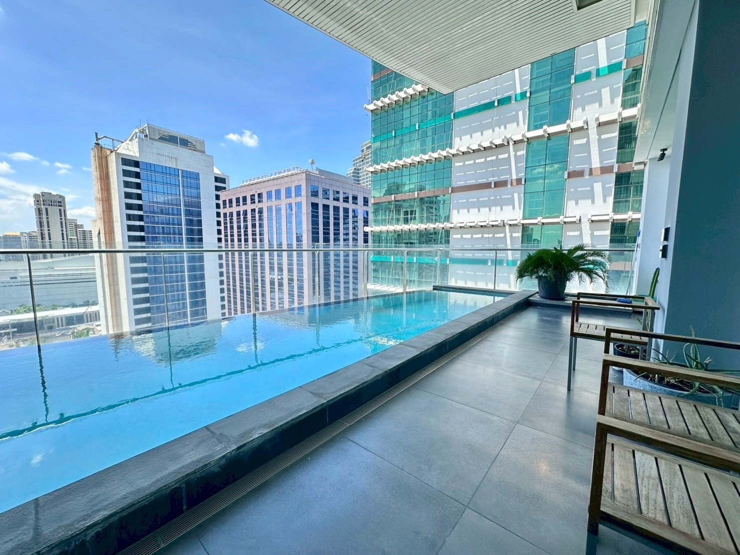 Le Raffine Sukhumvit 31 | Rare 3-Bedroom Luxury Residence | 380 SQ.M. | For Sale 60 MB Call :0635925888 Le Raffine Sukhumvit 31 | Rare 3-Bedroom Luxury Residence | 380 SQ.M. | For Sale 60 MB Call :0635925888
