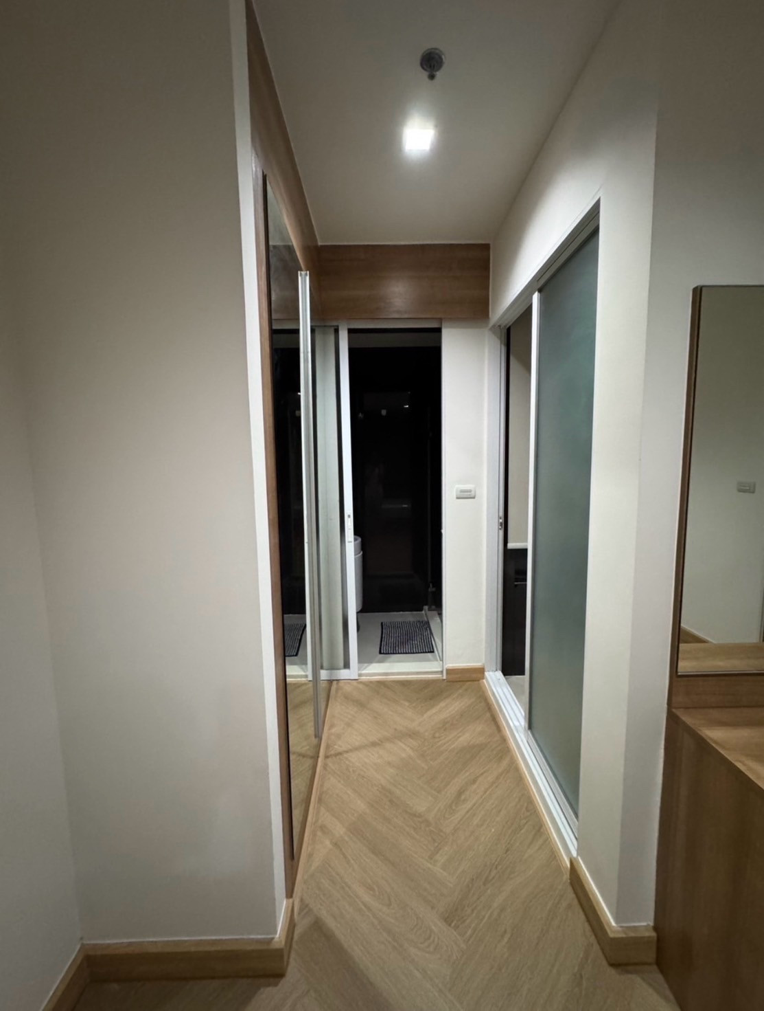 ❤️ขาย Rhythm Phahol Ari พร้อมผู้เช่า  
45 sqm   ราคาขาย 5.5 ล้านบาท ค่าโอนคนละครึ่ง  ห้อง renovate ใหม่ ปูพื้นใหม่  ขายรวมเเถมเฟอร์นิเจอร์  จร้า   
(สัญญาคนเช่าครบ  Aug 2027 ) 
สนใจ  line @900cqqhk tel 0859114585.  – รูปที่ 3