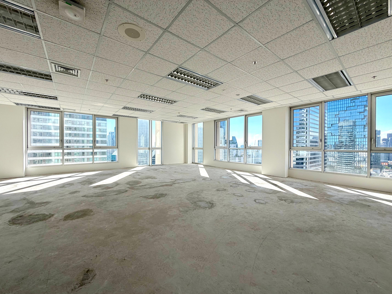 Green Office, AC 24hr, ฿700/sqm, 200m to BTS Saint Louis, Food Court &amp; Starbucks in Building 