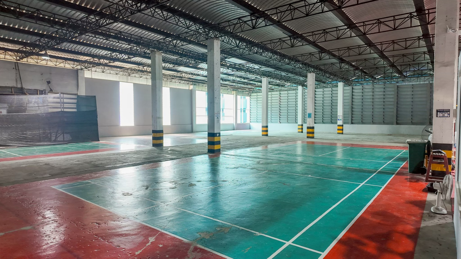 พื้นที่ให้เช่า เพดานสูง ทำเลดีในนานา เหมาะสำหรับ Sport Club
