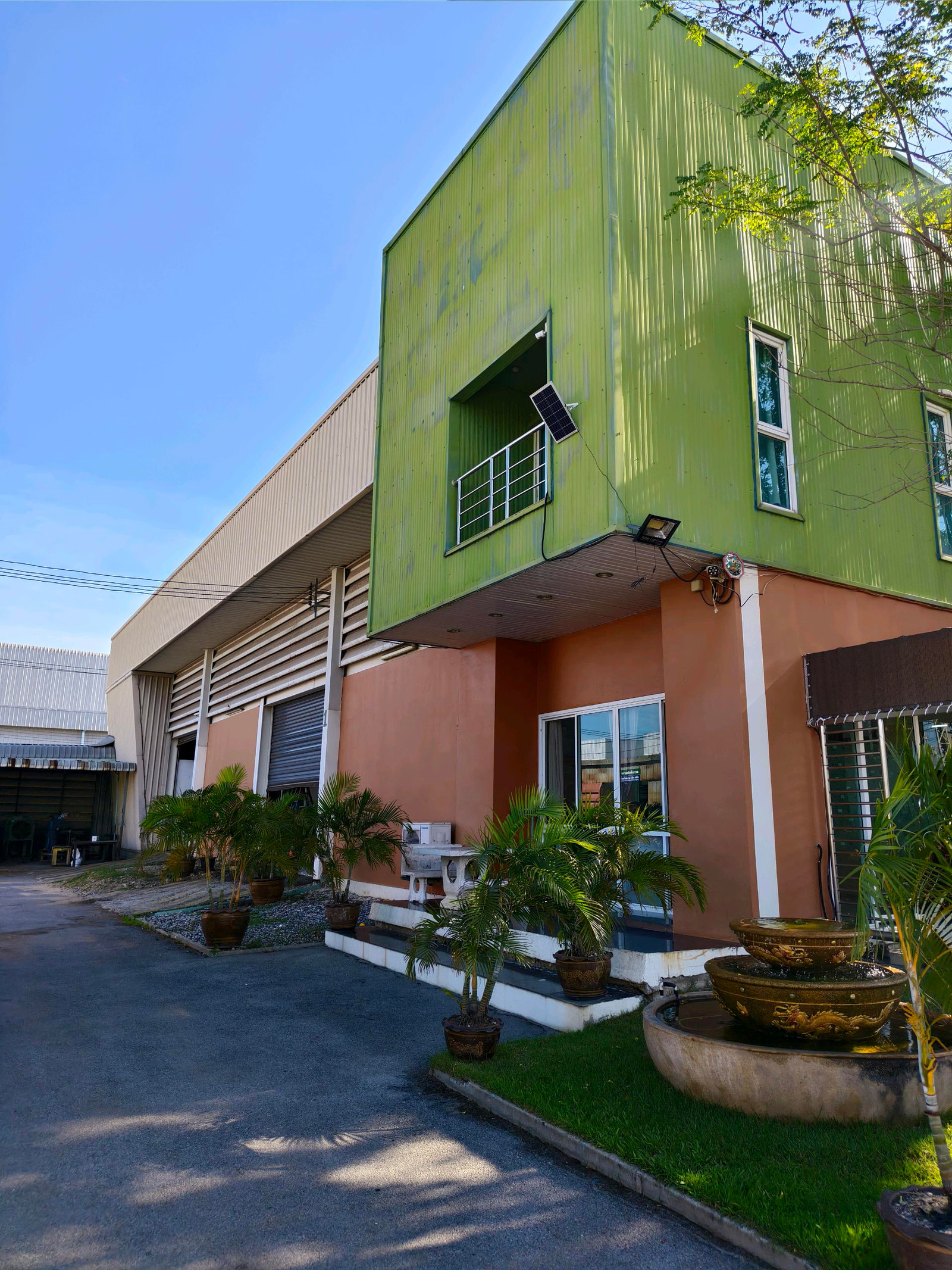 🔥 "Bang Sao Thong Factory, 1 rai, purple layout, request factory 4, complete with 3-ton crane and 380 KVA transformer, only 19.9 million baht. 
This location is very hard to find.