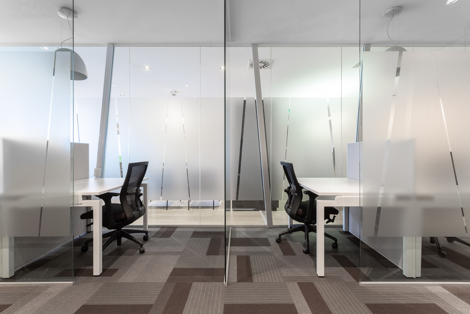 เข้าร่วมสภาพแวดล้อมโคเวิร์กกิ้งที่เน้นการทำงานร่วมกันใน Regus Silom Complex