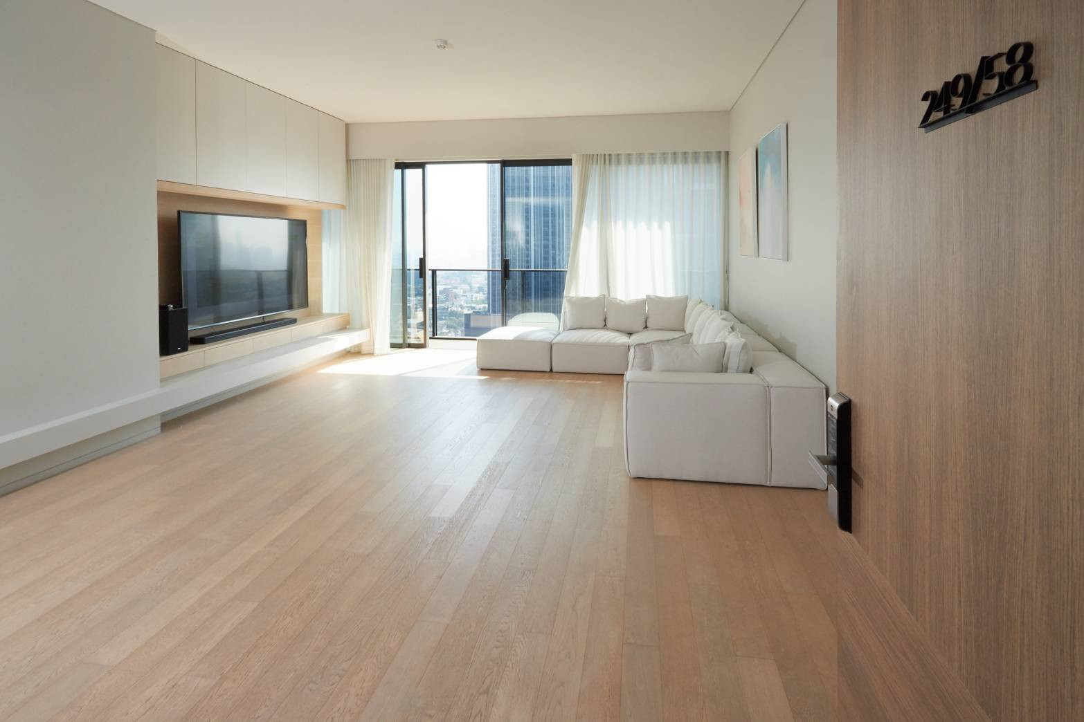 TELA Thonglor 2 bedrooms, high floor 2X up, good price, ready to move in.