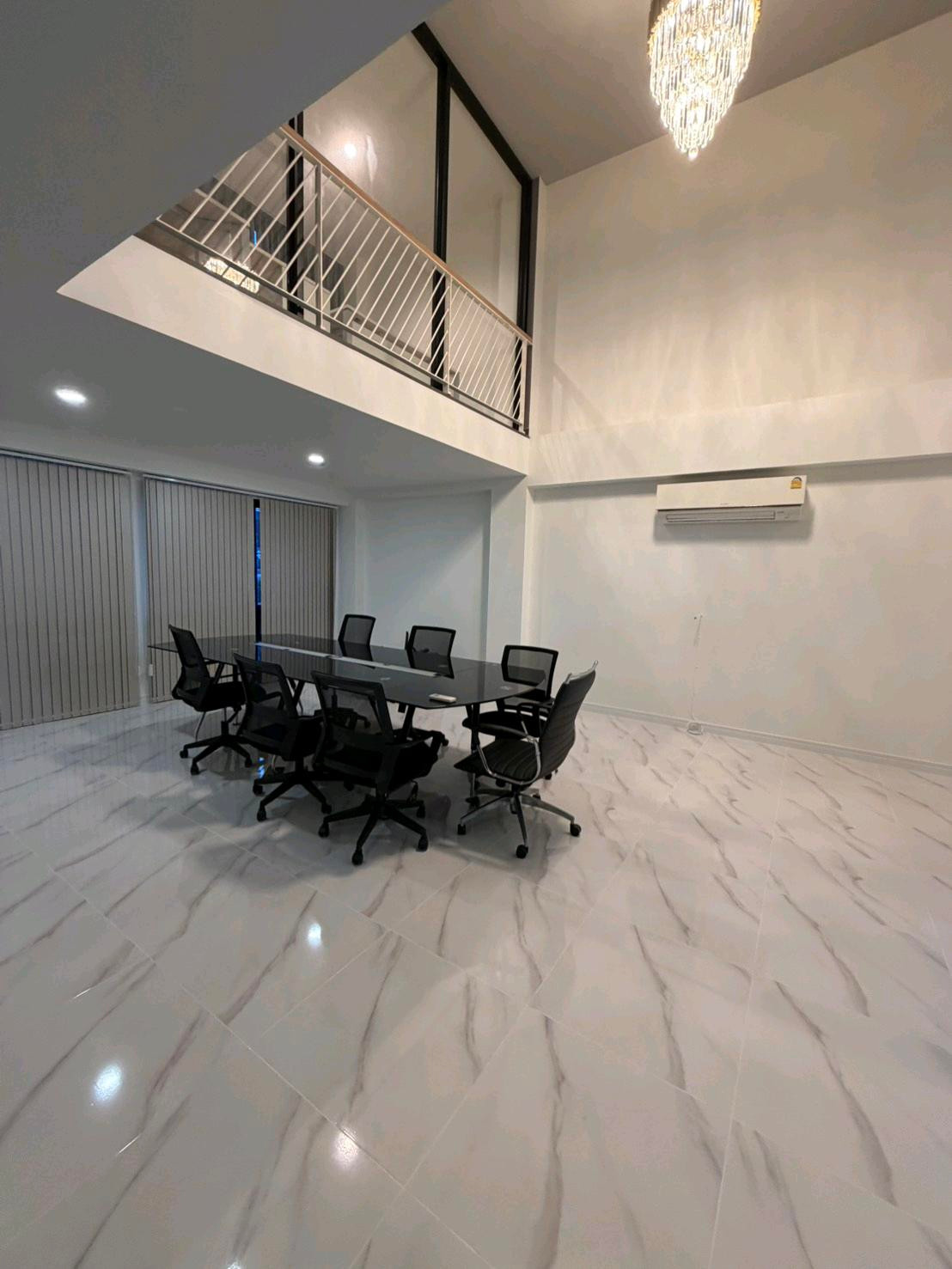 ให้เช่าโฮมออฟฟิศ 3 ชั้นครึ่ง ทำเลทองติดถนนใหญ่ ✨🏢
📍 กิ่งแก้ว – สมุทรปราการ
จุดเด่นโครงการ/สถานที่ ✨
• 📍 ทำเลดี ปากทางติดธนาคารกสิกร
🚗 ทำเลศักยภาพ เหมาะสำหรับ สำนักงาน บริษัท ธุรกิจ SME ร้านค้า หรือโชว์รูม – รูปที่ 2