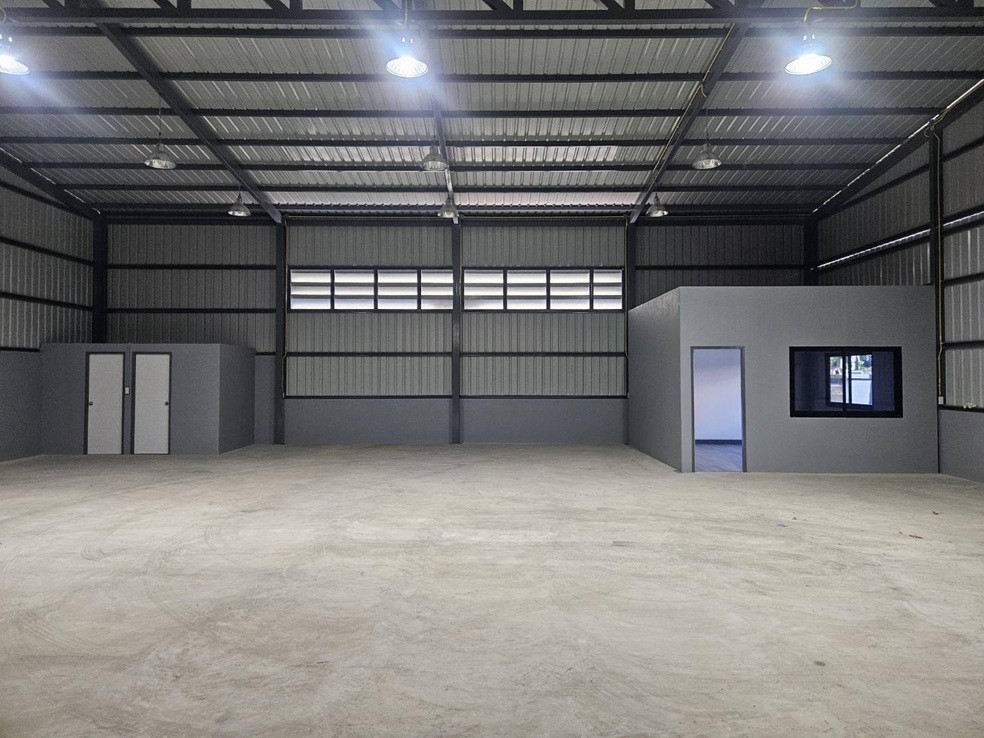 For Rent ให้เช่าโกดัง พร้อมสำนักงาน สร้างใหม่ (สร้างใหม่ ) / ซอยรามคำแหง เข้าซอยประมาณ 400 เมตร / ใกล้แยกร่มเกล้า รามคำแหง / พื้นที่ใช้สอย 272 ตารางเมตร / รถไฟฟ้าสายสีส้มหน้าปากซอย / เทรลเลอร์ตู้สั้นเข้าออกได้ – รูปที่ 4