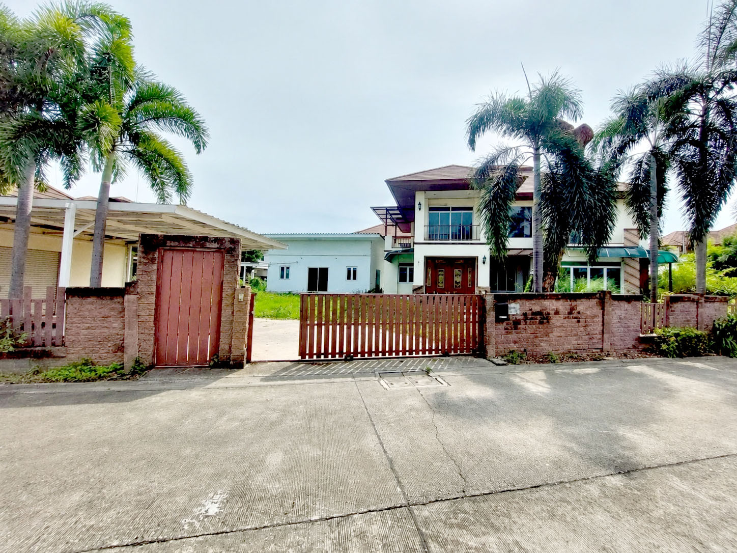 The Mountain Village Chonburi, detached house 251 sq m. Special price! Reduced by 2.759 million! Near Bang Saen, near Bang Phra Reservoir, near the sea. The Mountain Village Chonburi, detached house 251 sq m. Special price! Reduced by 2.759 million! Near Bang Saen, near Bang Phra Reservoir, near the sea.