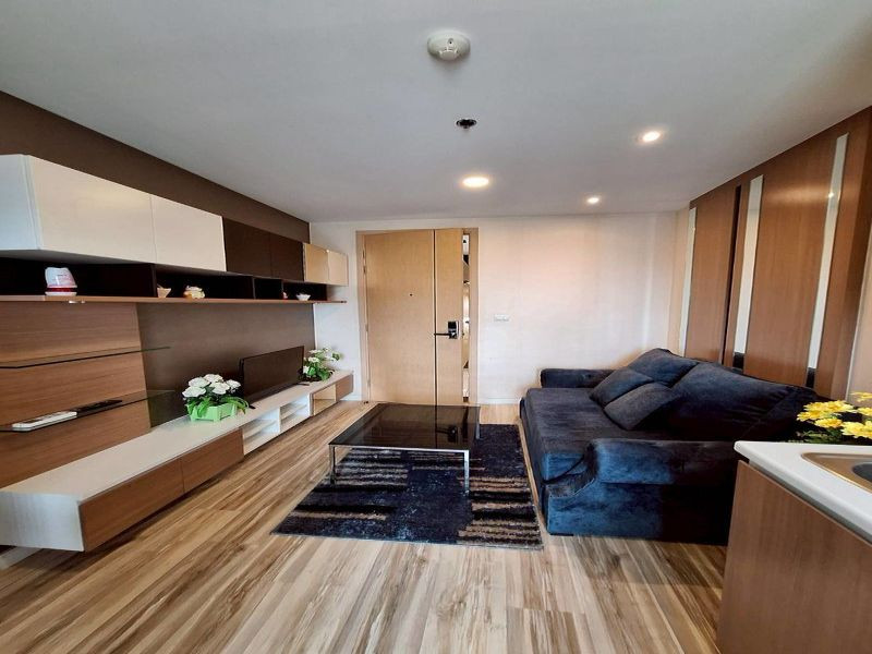 For rent: Plus Condo Sriracha, high floor with great view, onsen available, near Sukhumvit Road. For rent: Plus Condo Sriracha, high floor with great view, onsen available, near Sukhumvit Road.
