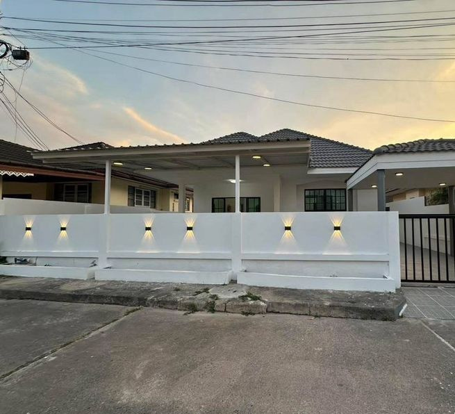Single house for sale in Phanawannakorn Village, Nong Kham, Sriracha, near Pinthong Industrial Estate. Single house for sale in Phanawannakorn Village, Nong Kham, Sriracha, near Pinthong Industrial Estate.