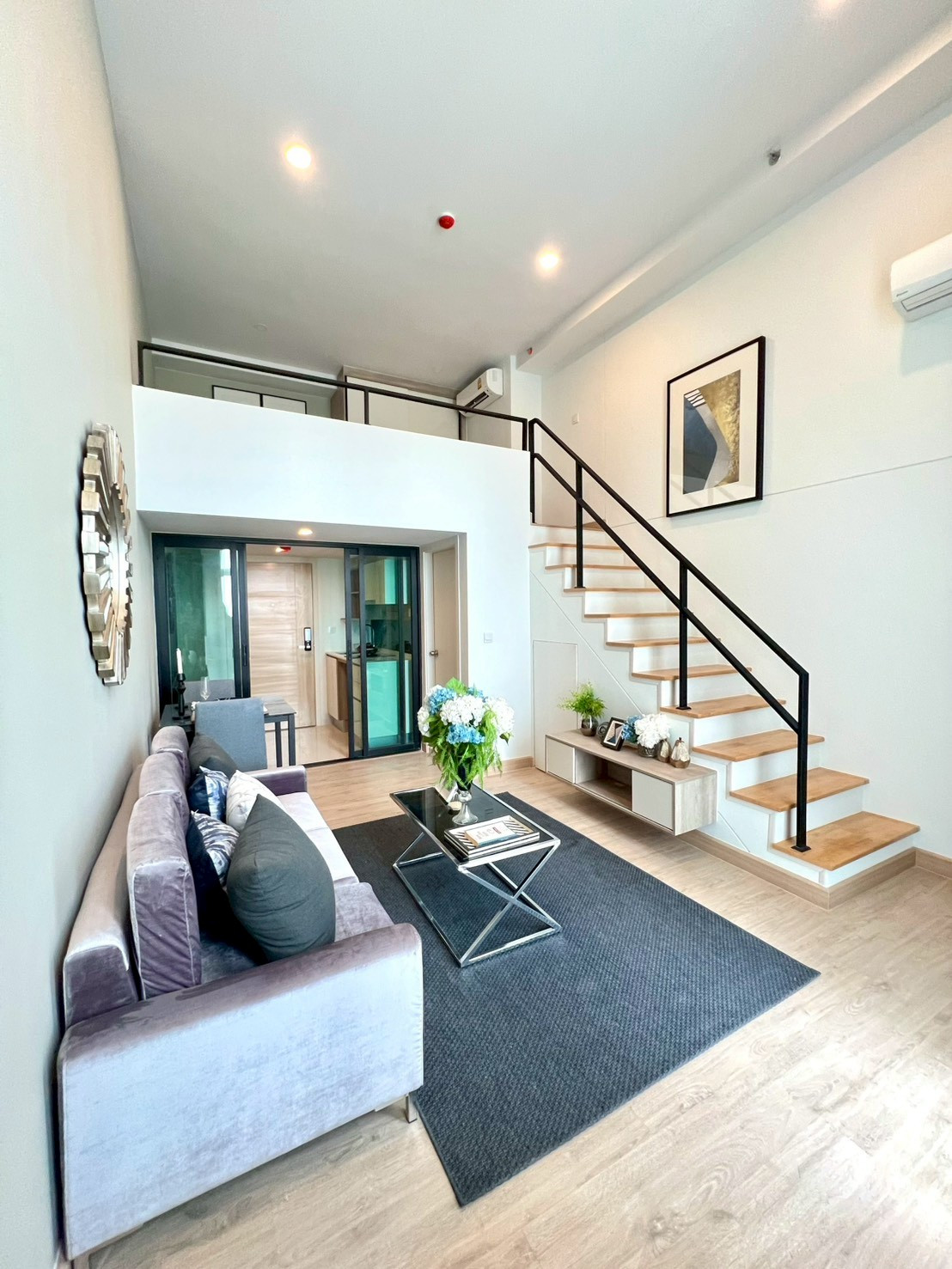 Condo for sale near 2 BTS lines, Knightsbridge Tiwanon, 2-story room. Condo for sale near 2 BTS lines, Knightsbridge Tiwanon, 2-story room.