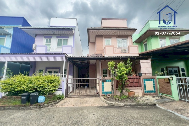 Townhouse for sale, Phon Watcharaphon Village, 2 floors, 30 sq m, near Sukhapiban 5 Expressway.