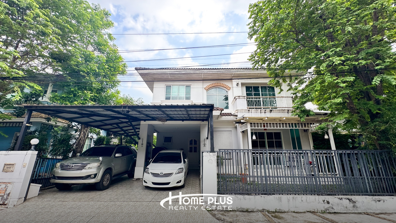 Corner House Baan Parichart Suwinthawong (Soi Khum Klao 11) Quality project from LAND &amp; HOUSES with potential location near Suvarnabhumi Airport