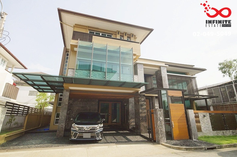 3-story detached house for sale, Grand Bangkok Boulevard. Kaset-Nawamin, back side, luxury design, ready to move in.